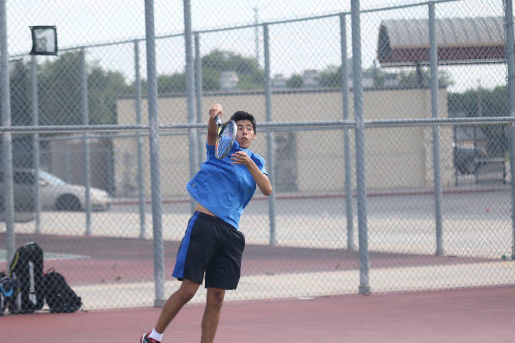 Students, Faculty compete in tennis
